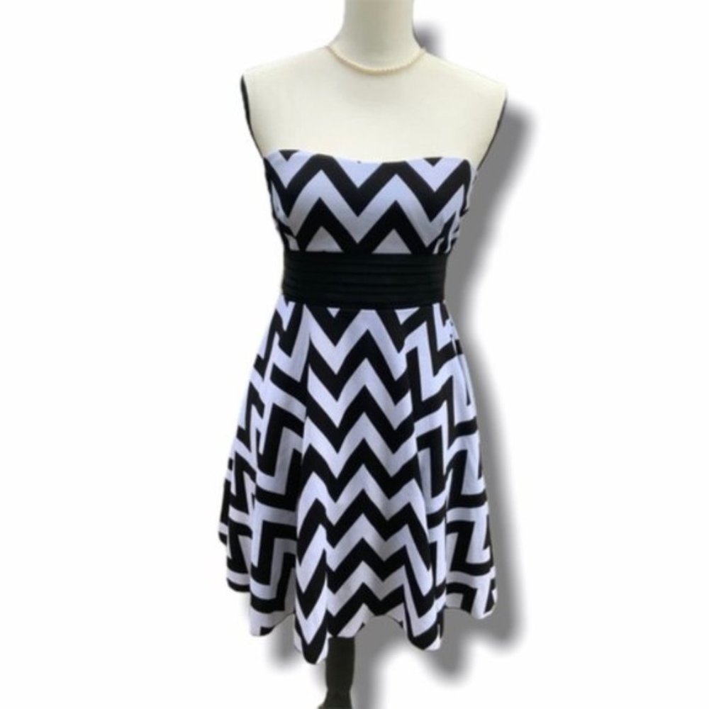 Black and White Chevron Strapless Mini Dress M
